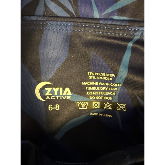 Women's ZYIA ACTIVE Blue Navy Tropical Print Hi-Rise Capri Leggings SZ 6-8 New - Picture 3 of 16